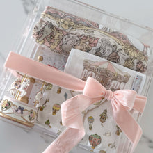 Load image into Gallery viewer, Le Carrousel Rose